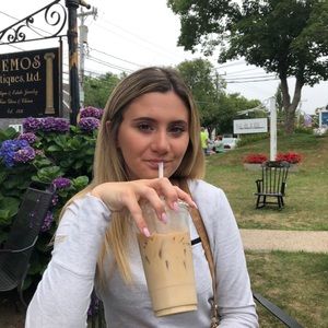 Meet your Posher, Hannah